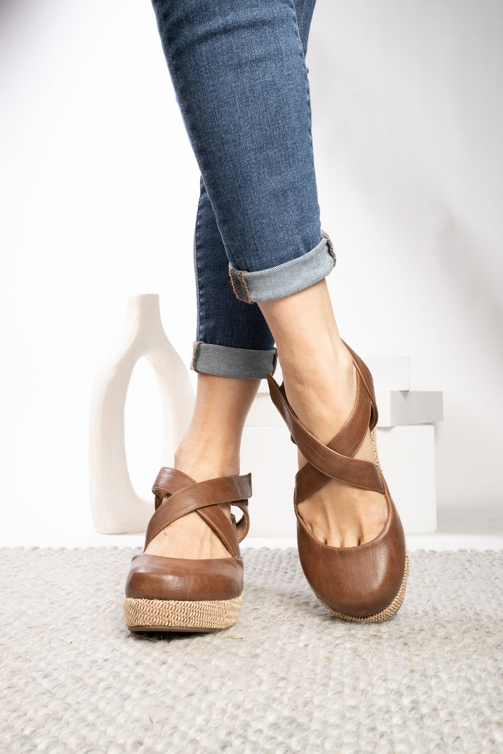 What’s The Rush by Corkys – Walnut