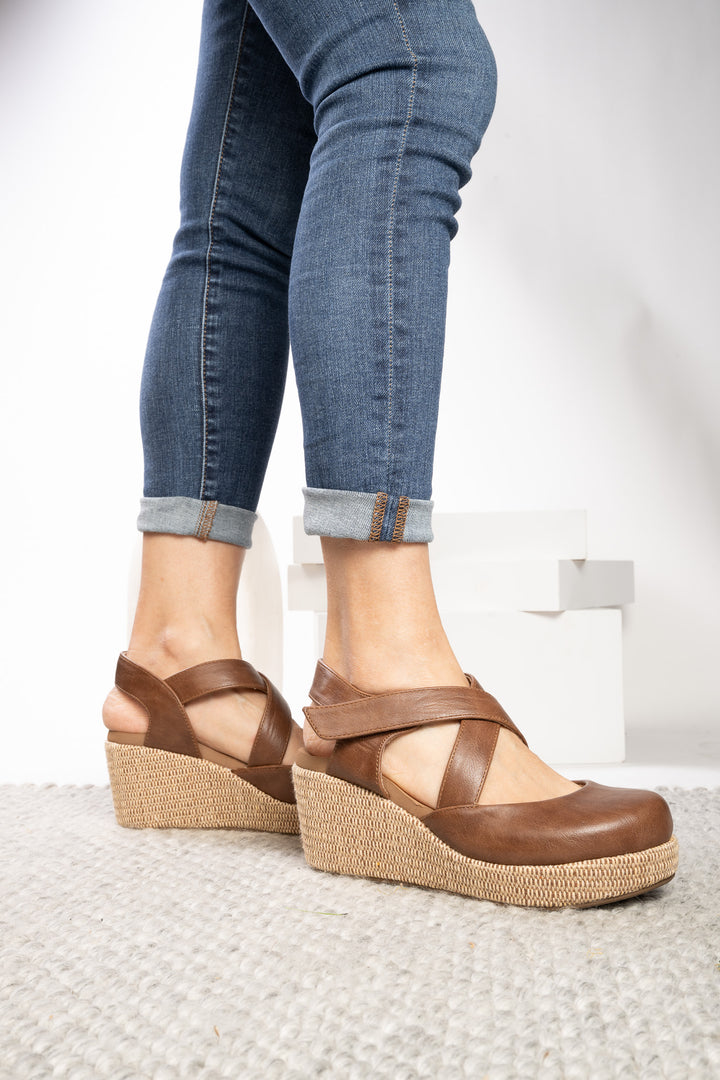 What’s The Rush by Corkys – Walnut
