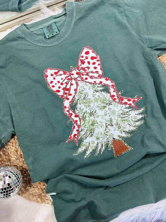 Christmas tree tee - Simply Polished Boutique